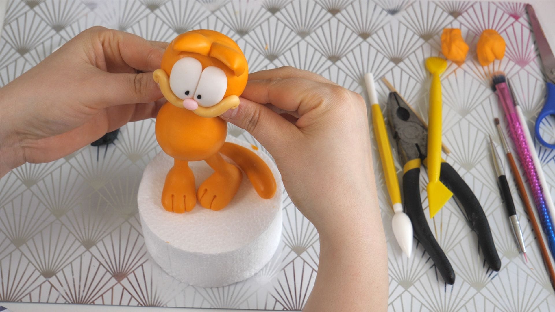 Garfield - fondant Cake topper turorial 4