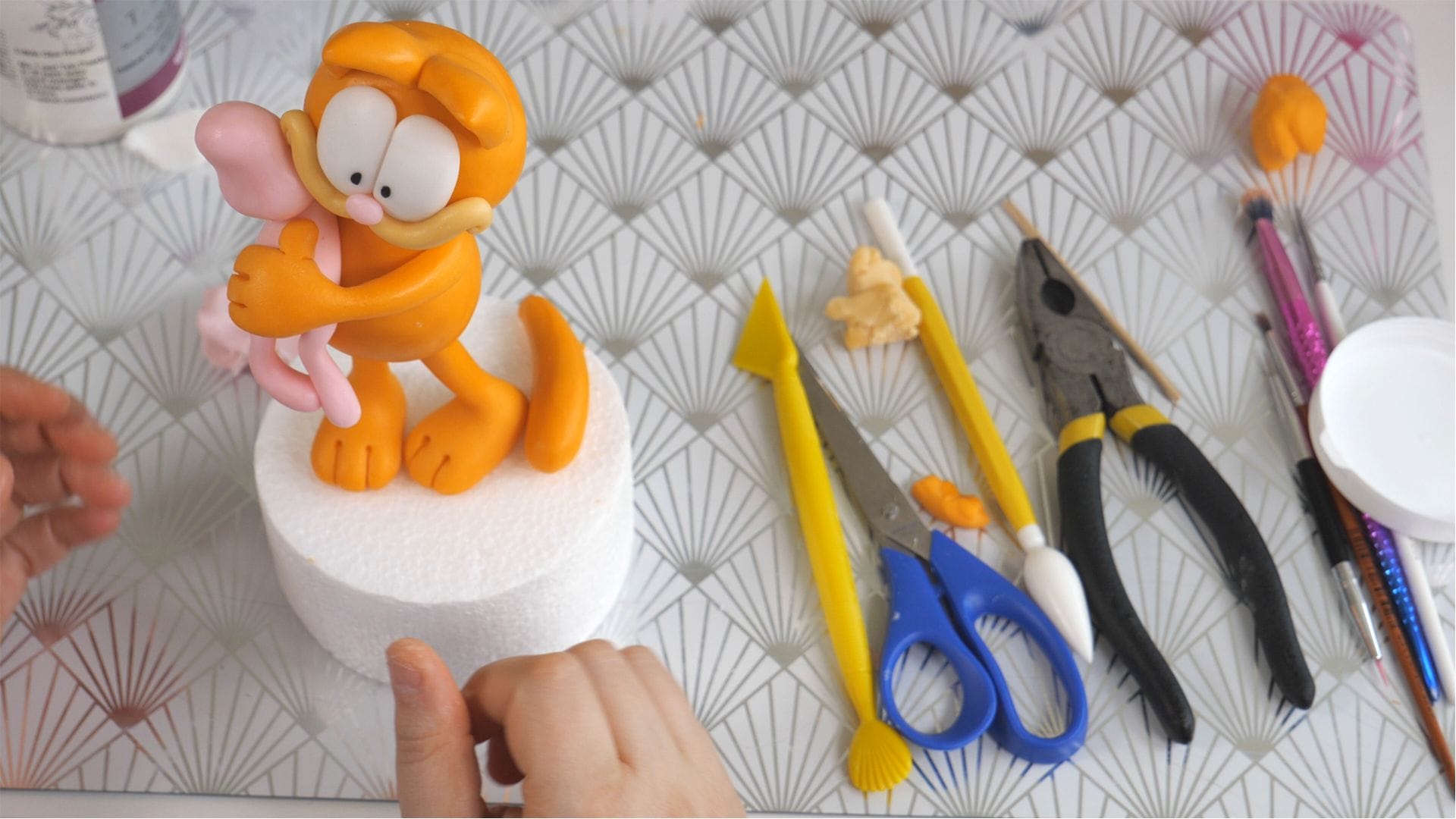 Garfield - fondant Cake topper turorial 5