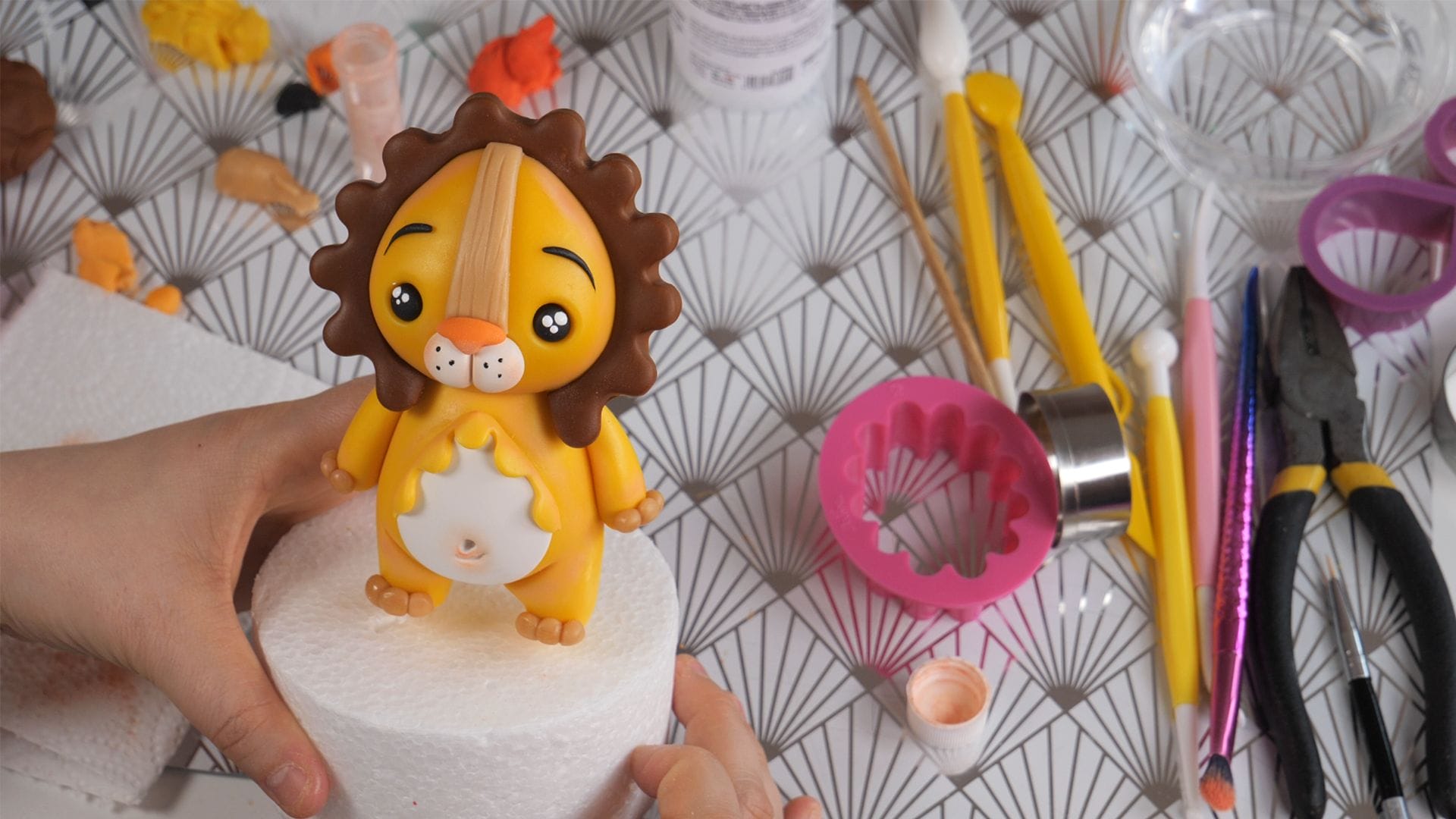 Lion fondant cake topper 4