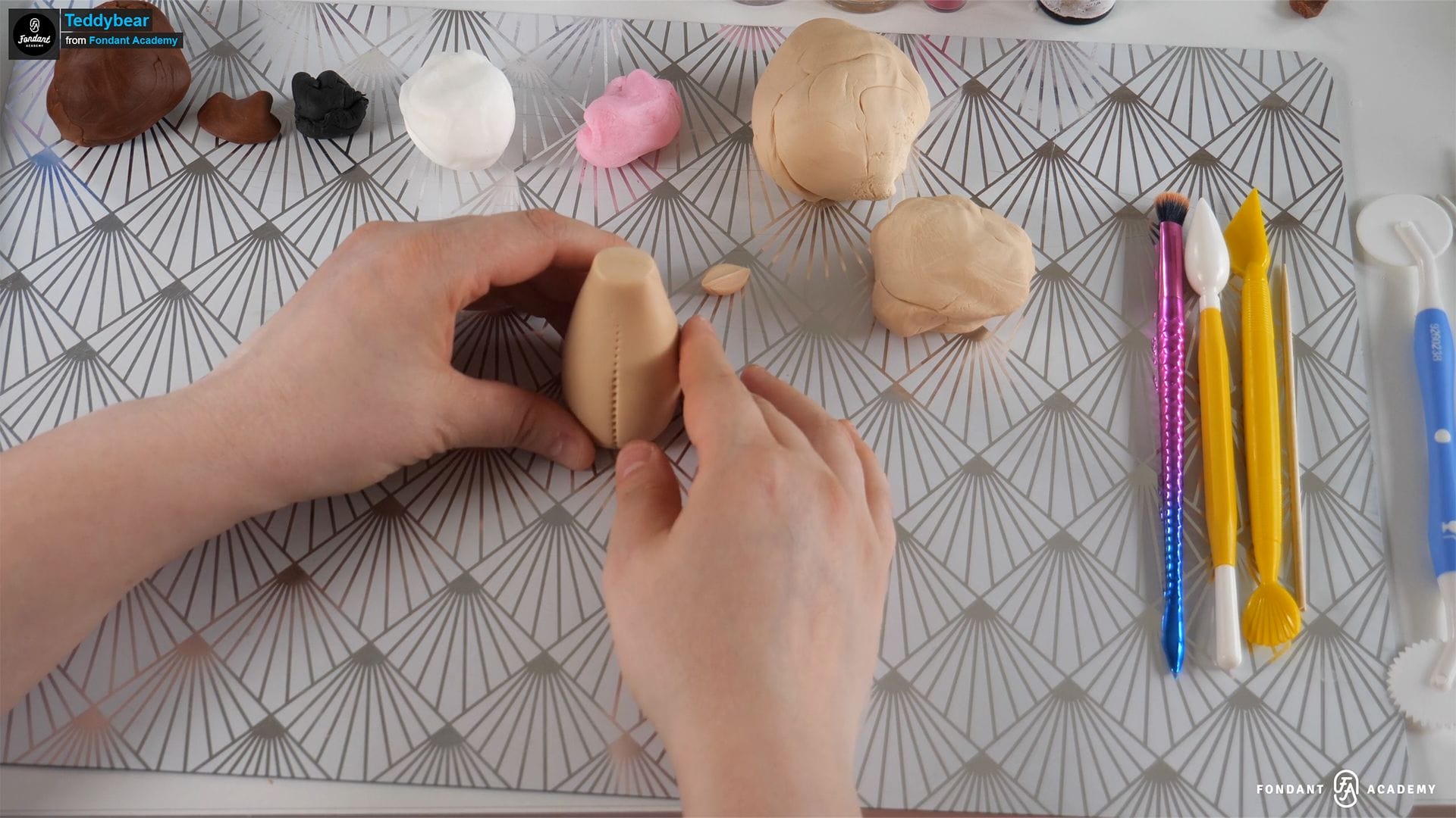 Teddy bear with a pink ribbon – Fondant Cake Topper Tutorial 1