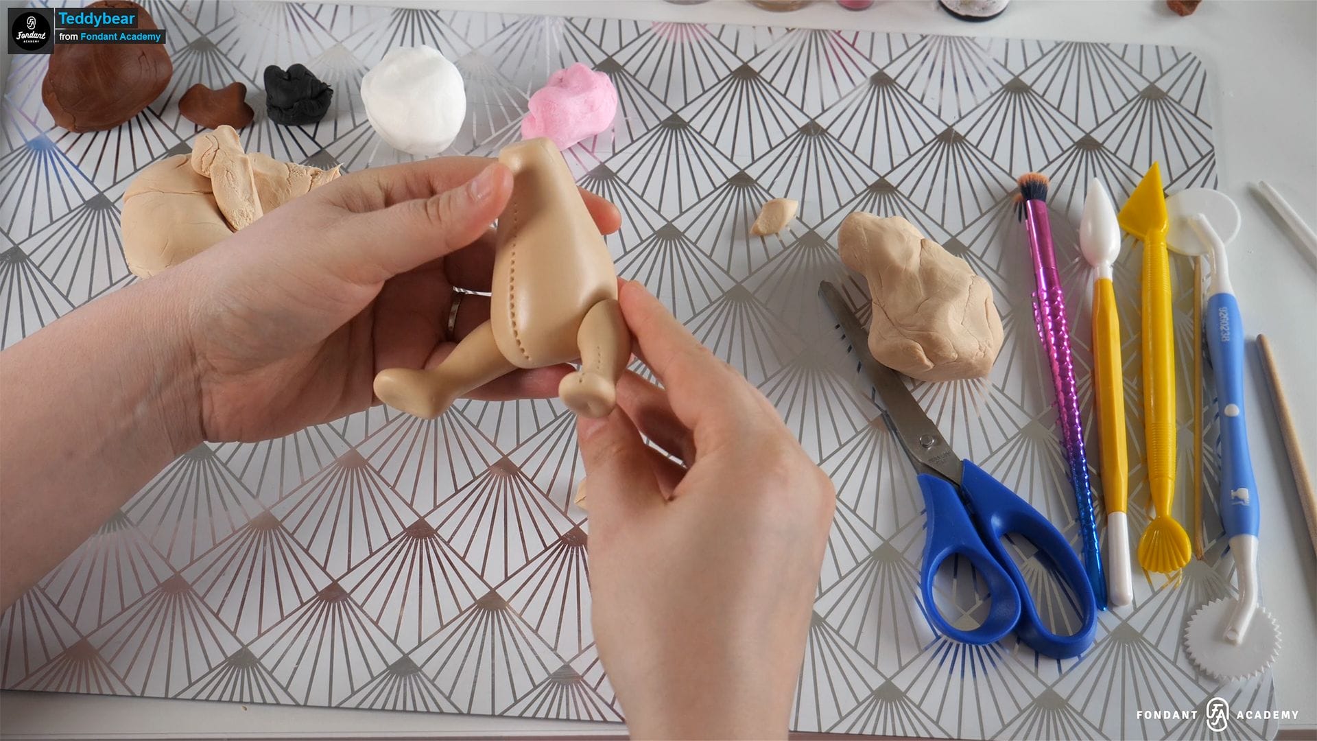 Teddy bear with a pink ribbon – Fondant Cake Topper Tutorial 2