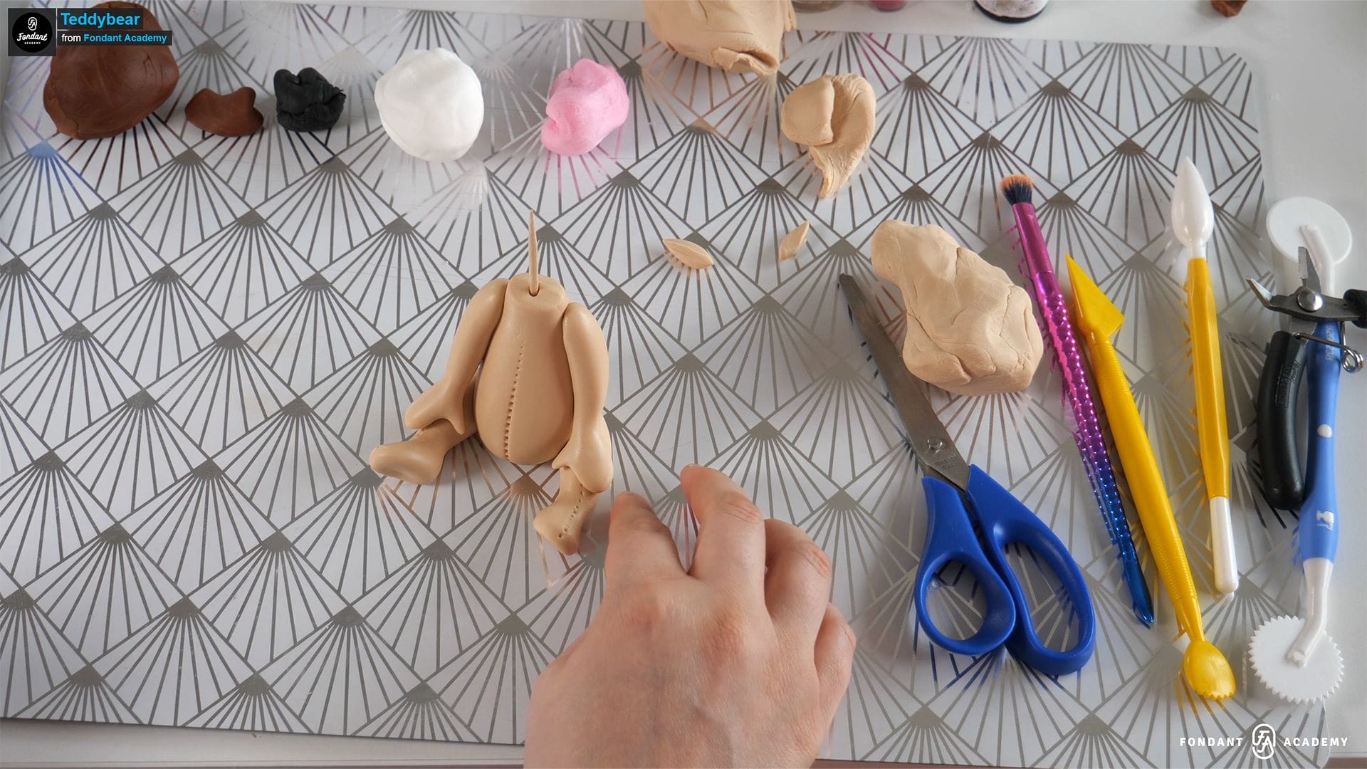 Teddy bear with a pink ribbon – Fondant Cake Topper Tutorial 3