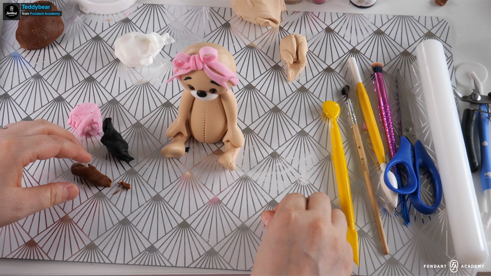 Teddy bear with a pink ribbon – Fondant Cake Topper Tutorial 5