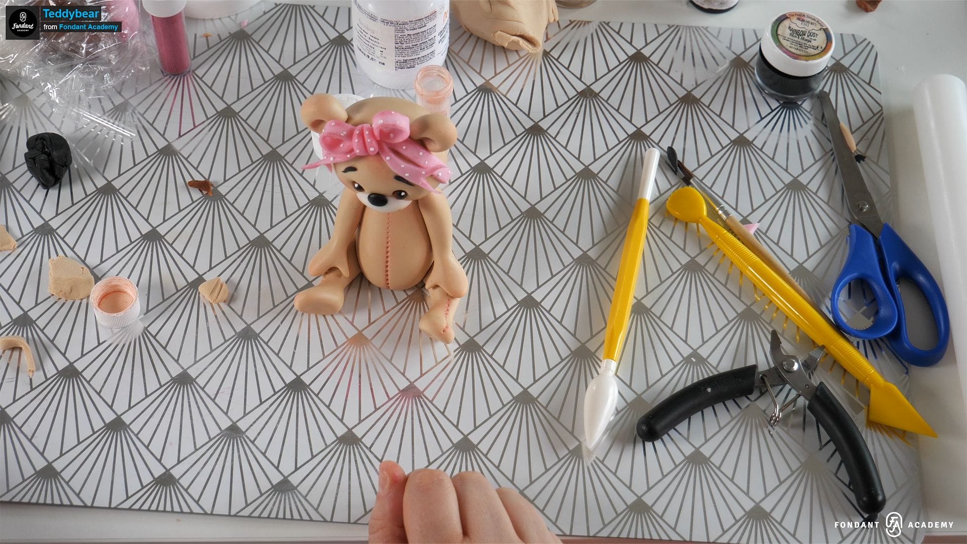 Teddy bear with a pink ribbon – Fondant Cake Topper Tutorial 6