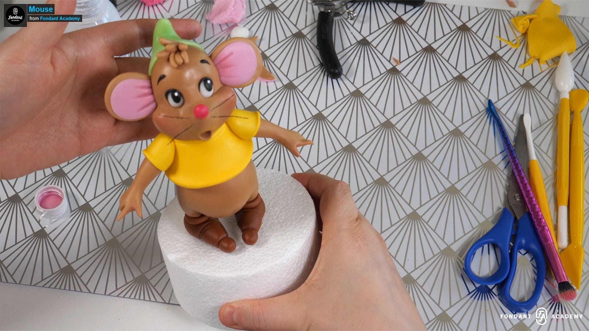 Gus mouse from Cinderella – Fondant Cake Topper Tutorial 5