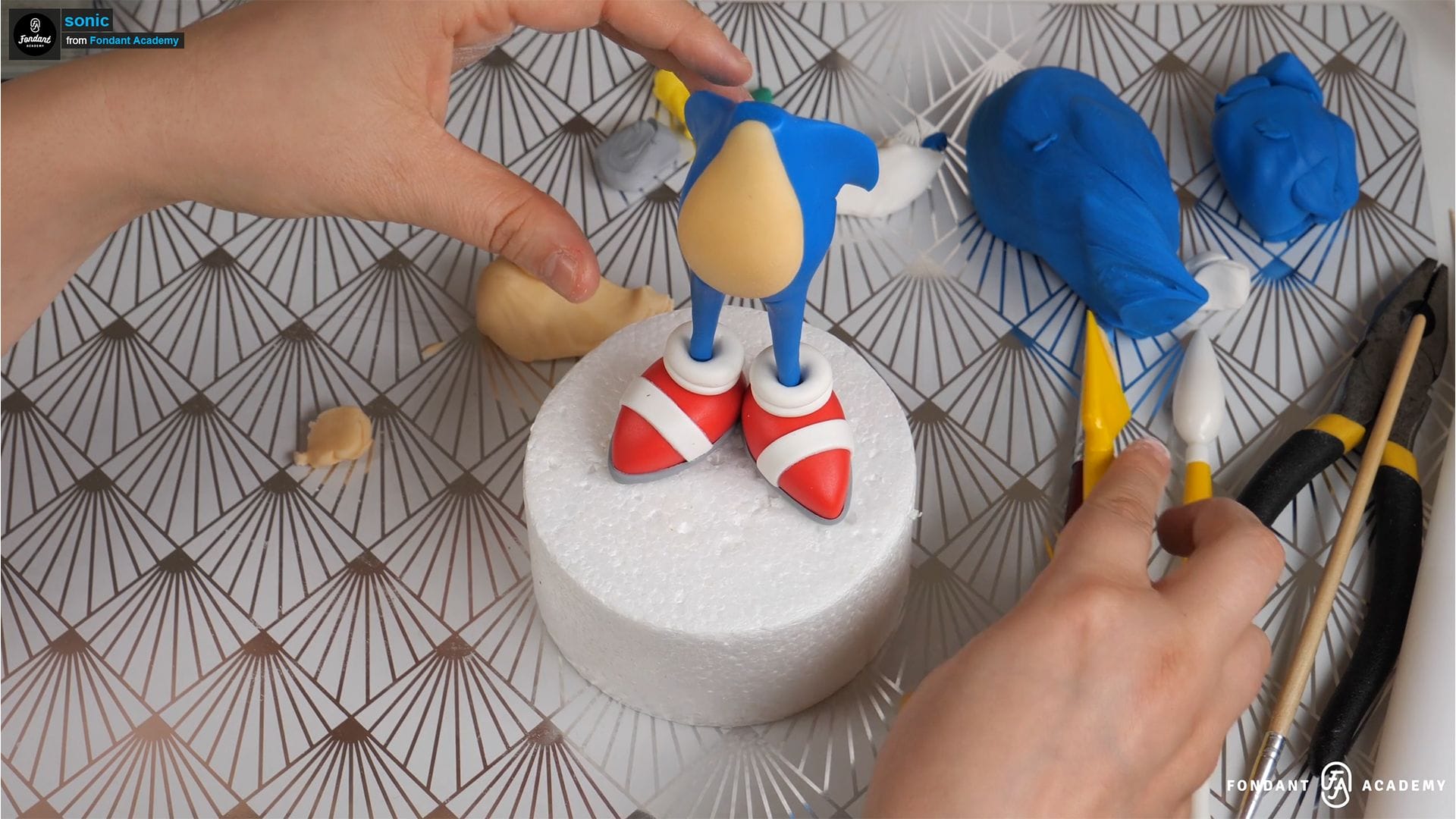 Sonic – Fondant Cake Topper Tutorial 2