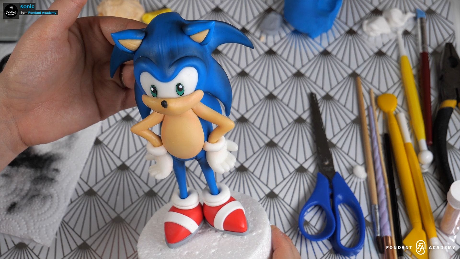 Sonic – Fondant Cake Topper Tutorial 5