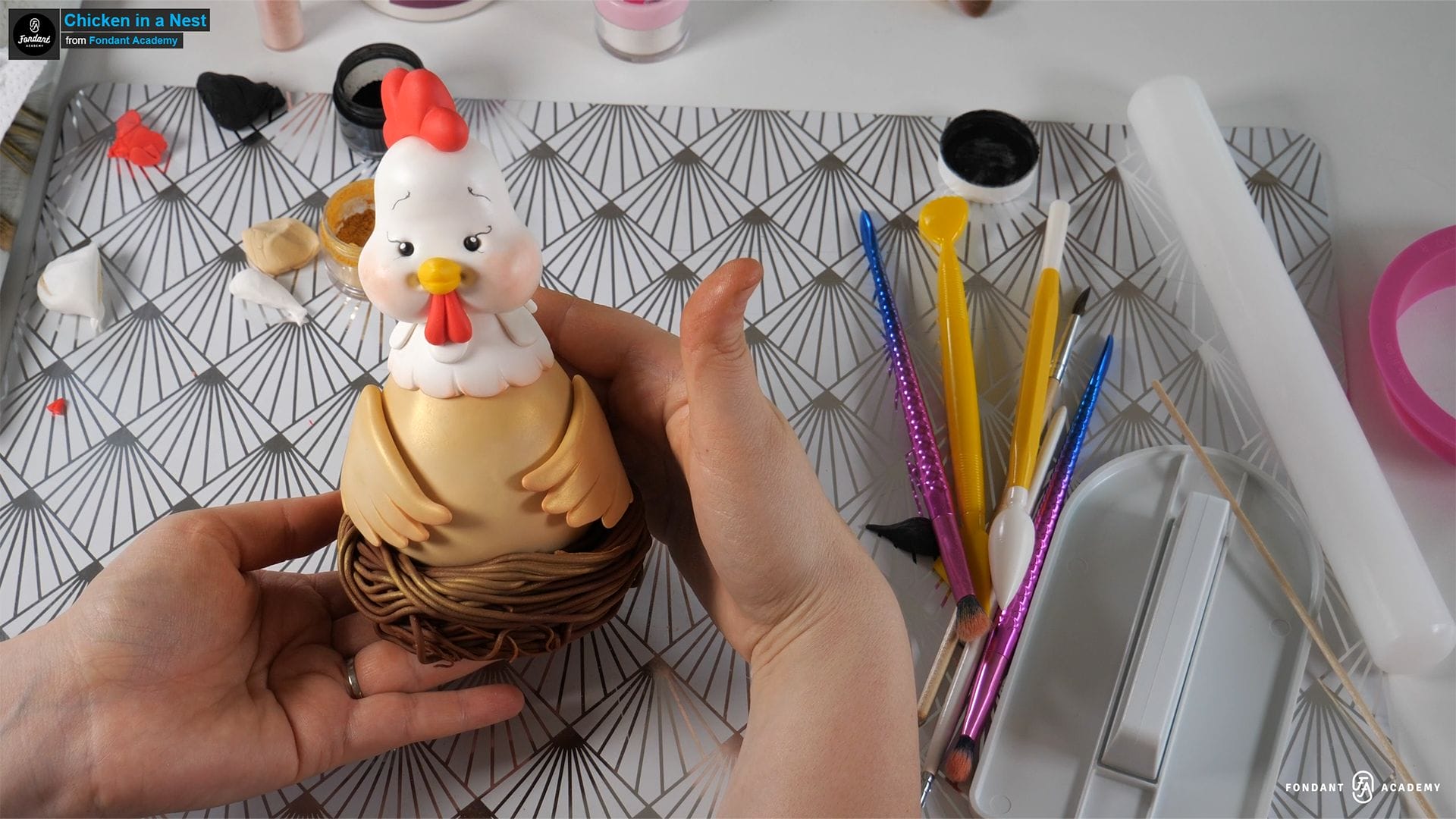 Chicken in a Nest – Fondant Cake Topper Tutorial 5
