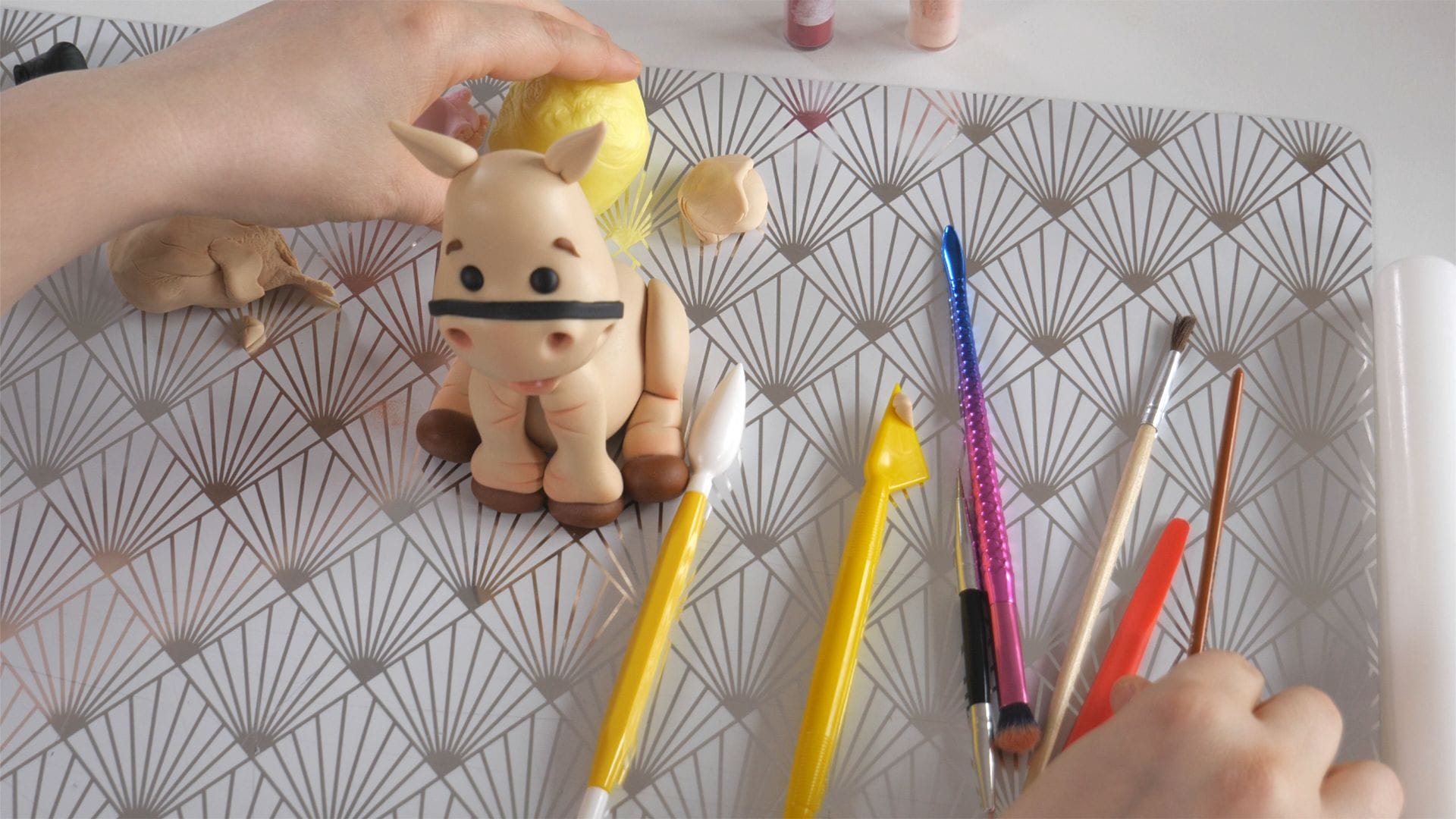 Little Pony – Fondant Cake Topper Tutorial 3