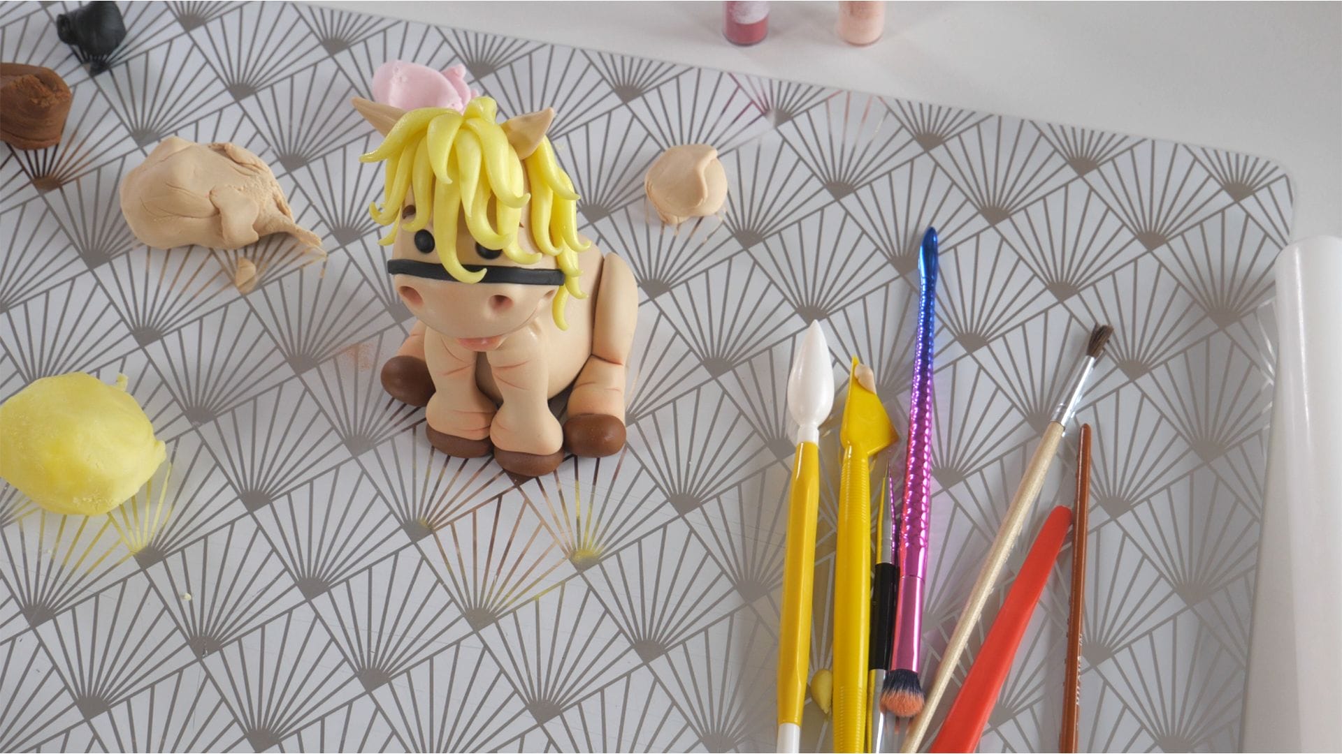 Little Pony – Fondant Cake Topper Tutorial 4