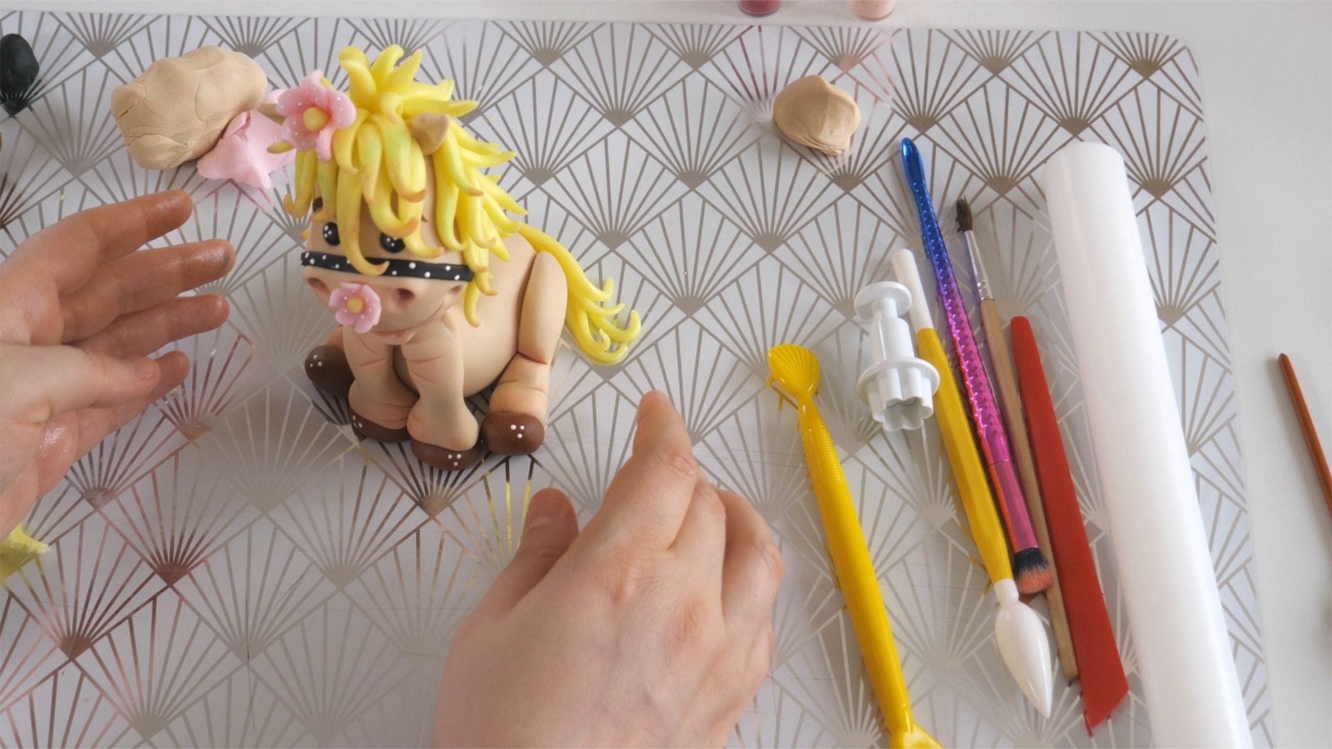 Little Pony – Fondant Cake Topper Tutorial 5