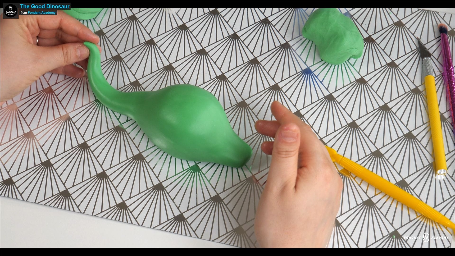 The Good Dinosaur – Fondant Cake Topper Tutorial 1