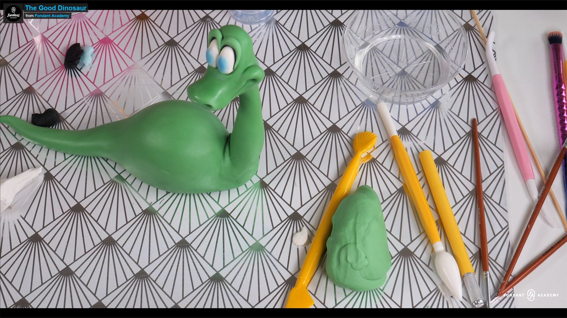 The Good Dinosaur – Fondant Cake Topper Tutorial 2