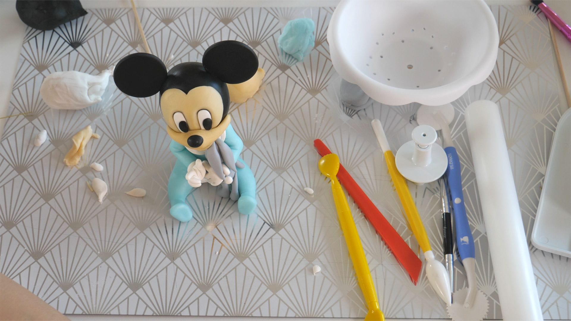 Baby Mickey Mouse Fondant Cake Topper 3