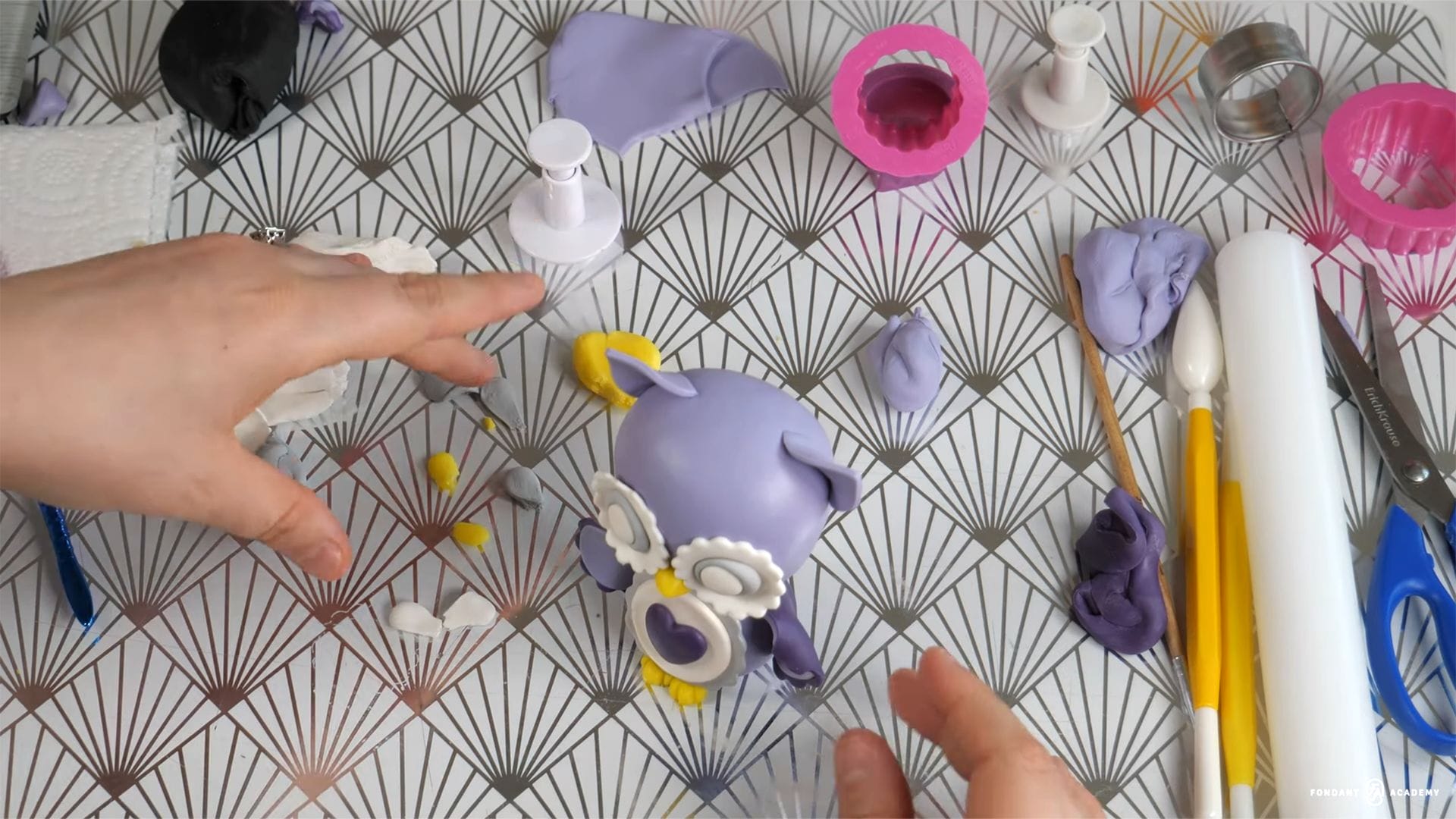 Owl - fondant cake topper tutorial 3