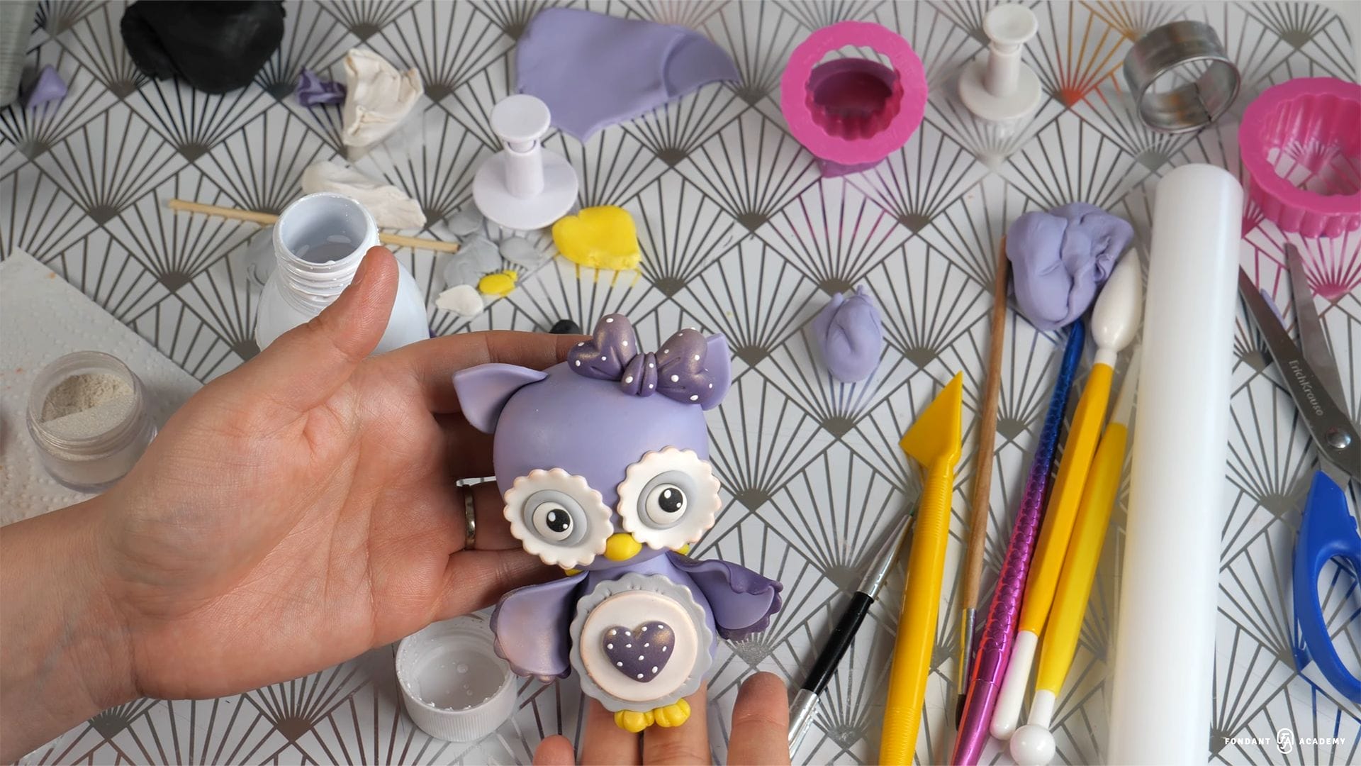 Owl - fondant cake topper tutorial 4