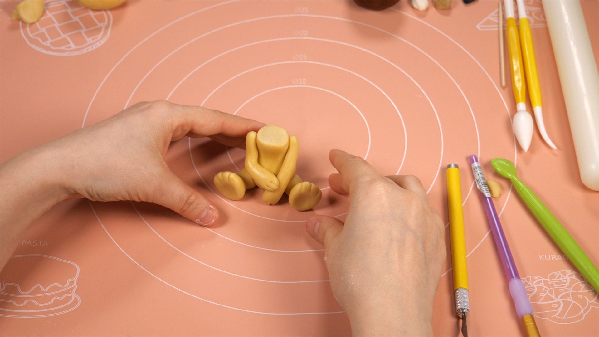 Little Lion – Fondant Cake Topper Tutorial 2