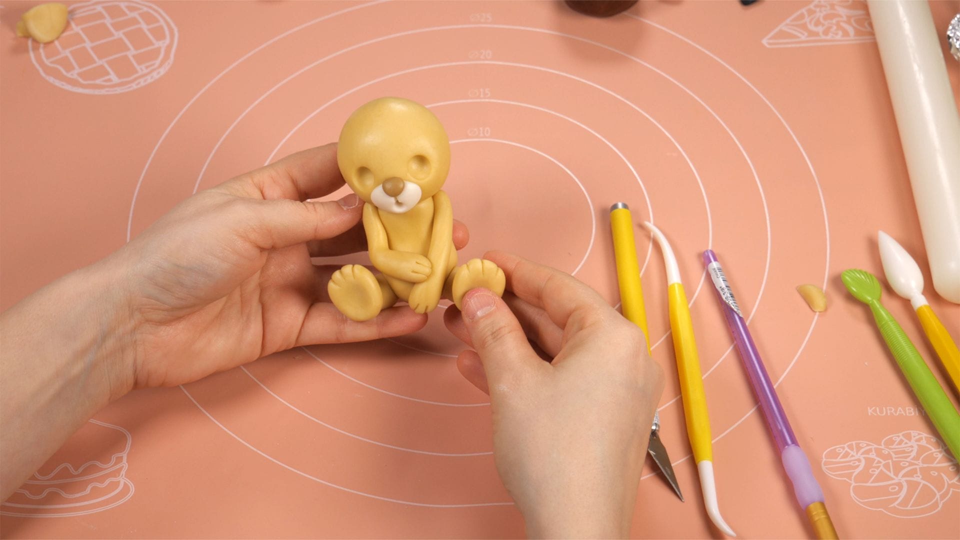 Little Lion – Fondant Cake Topper Tutorial 3