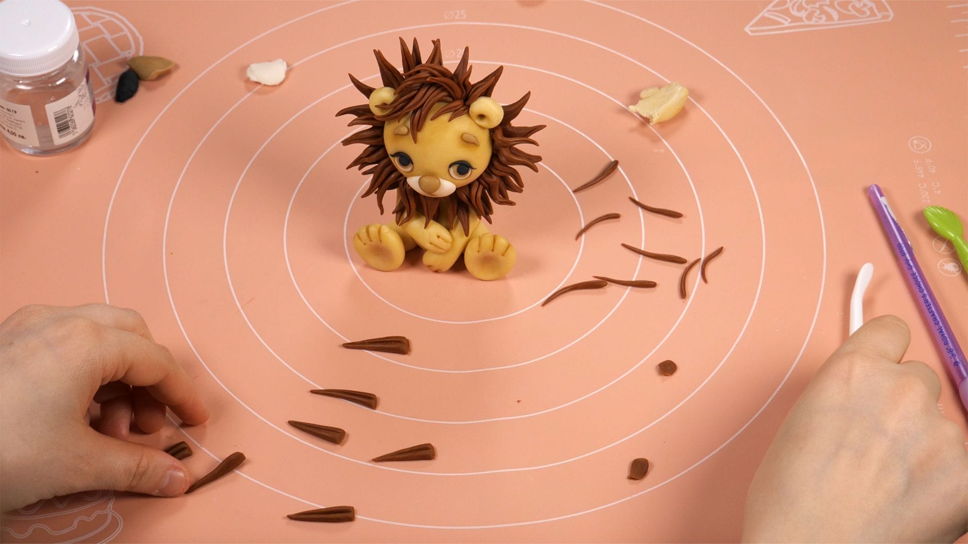 Little Lion – Fondant Cake Topper Tutorial 4