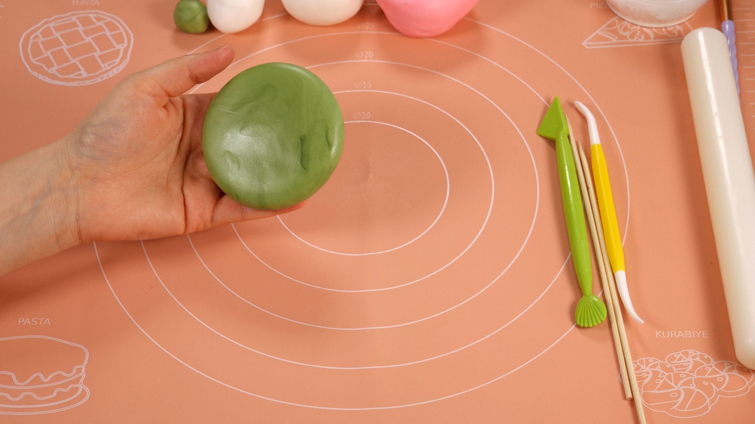 Mushroom Decoration – Fondant Tutorial 1