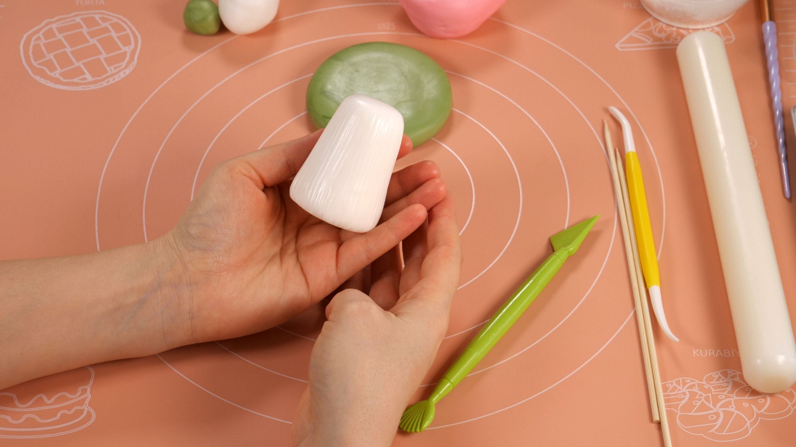 Mushroom Decoration – Fondant Tutorial 2