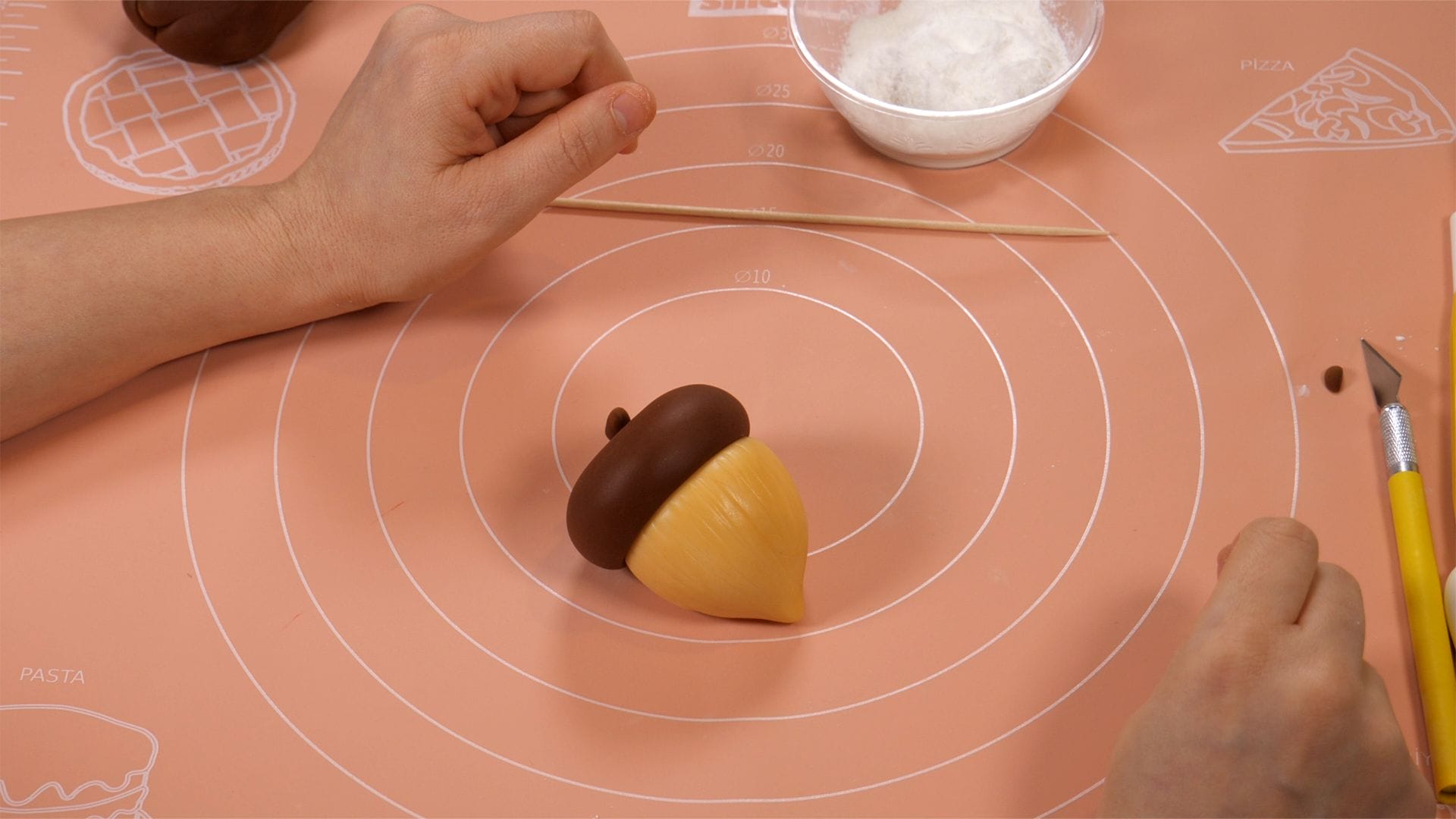 Squirrel – Fondant Cake Topper Tutorial 1