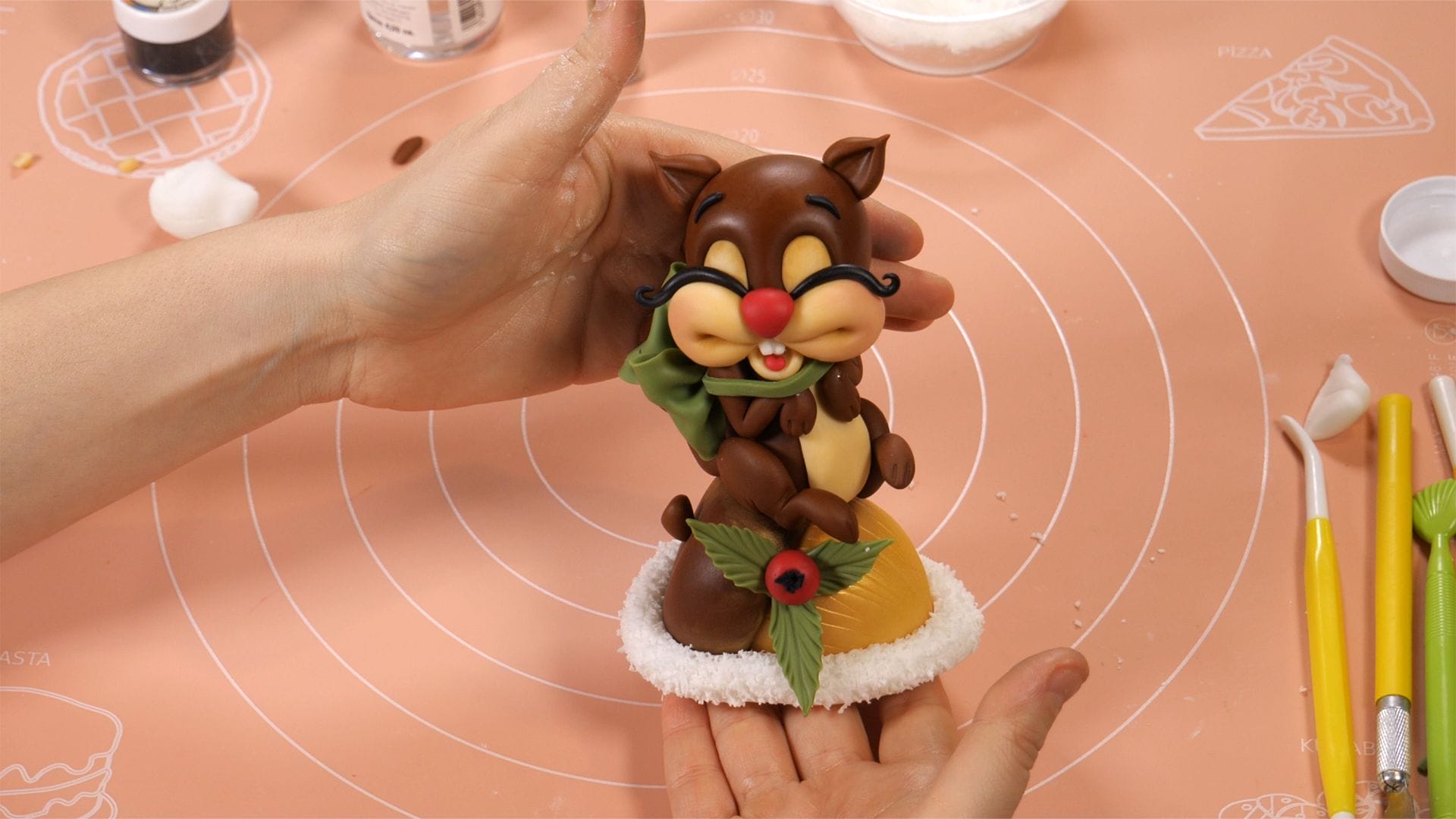 Squirrel – Fondant Cake Topper Tutorial 6