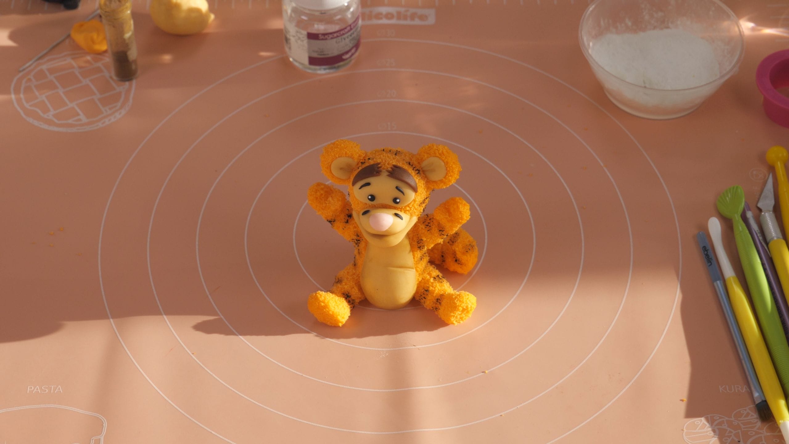 Tigger - Fondant Cake Topper Tutorial 6