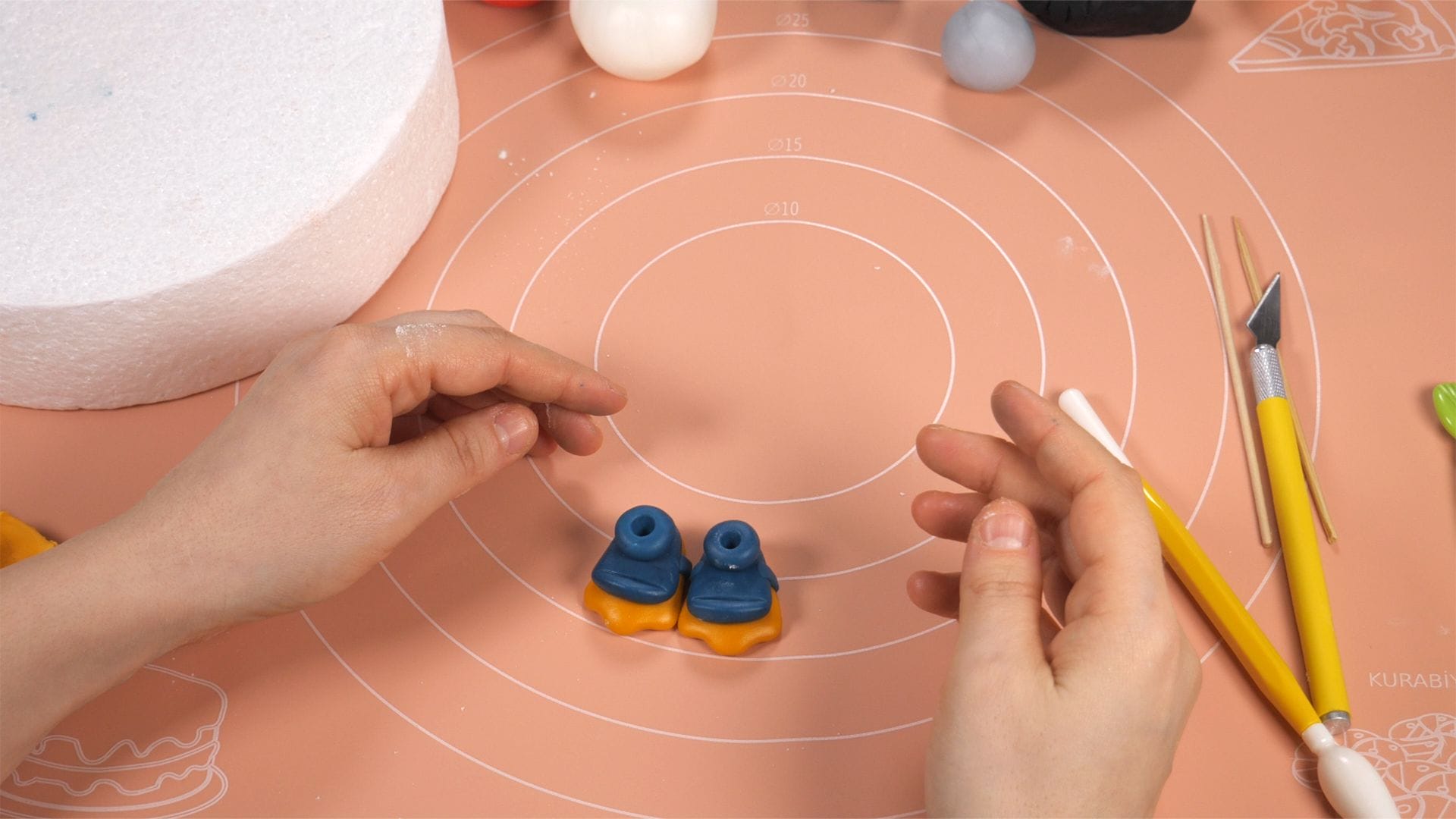 Uncle Scrooge - Fondant Cake Topper Tutorial 1