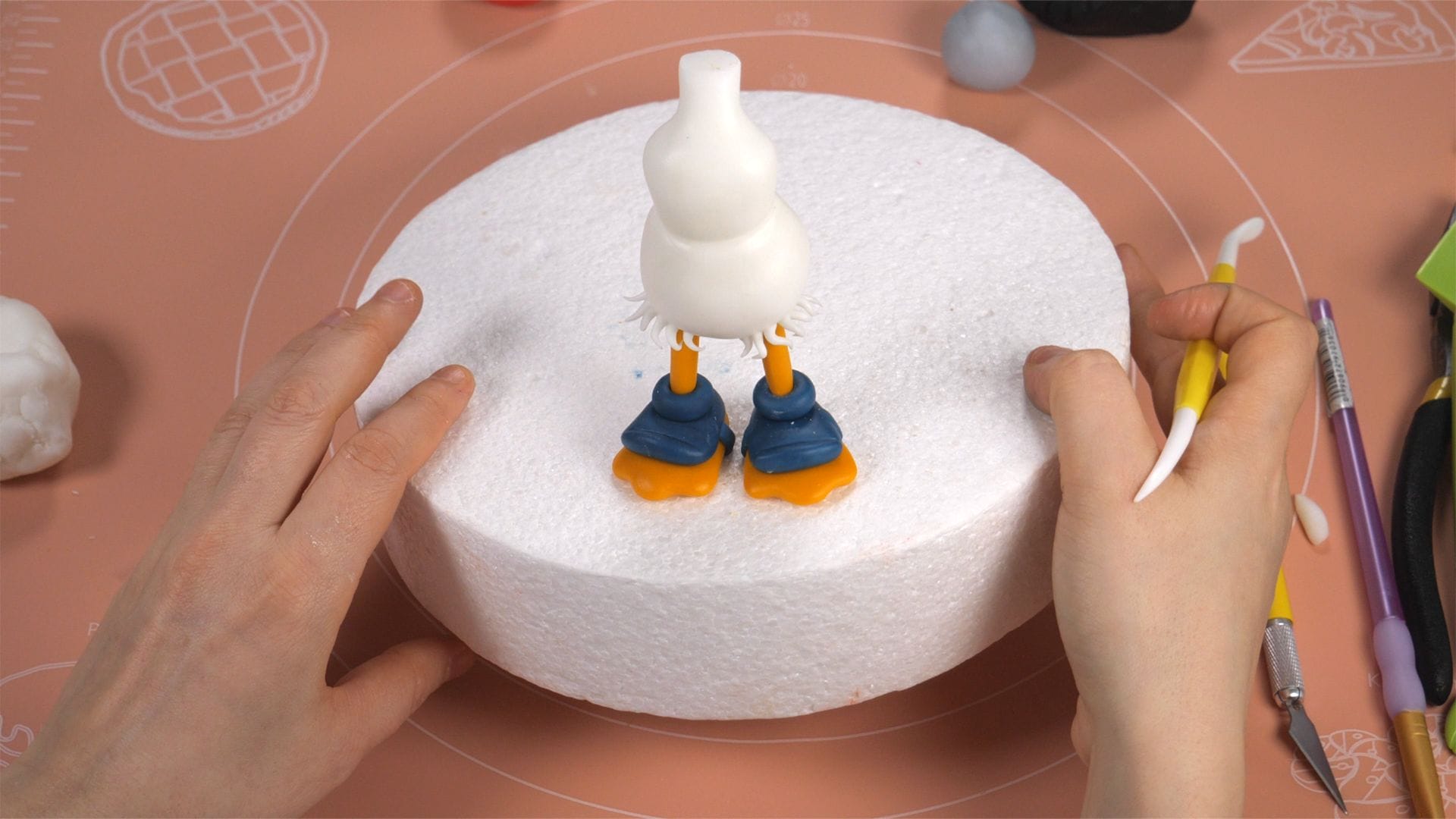 Uncle Scrooge - Fondant Cake Topper Tutorial 2