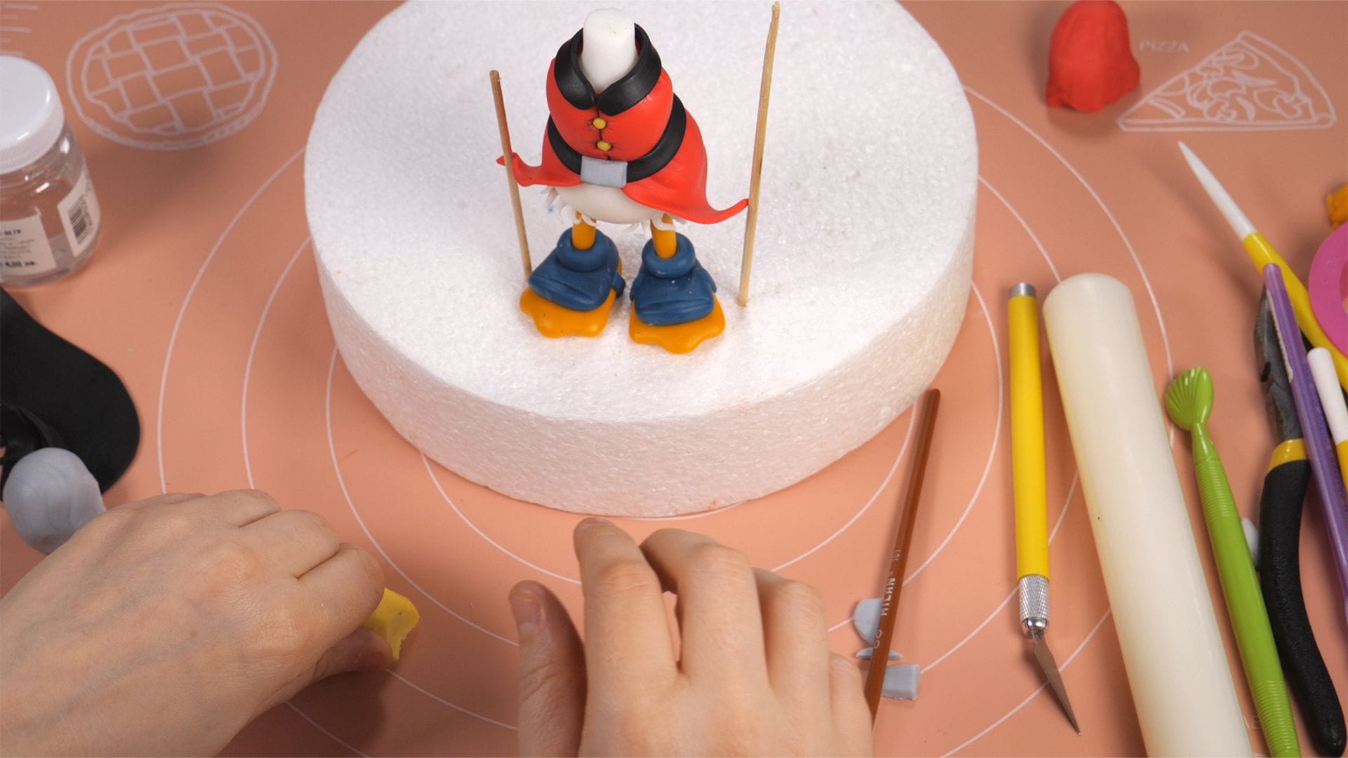 Uncle Scrooge - Fondant Cake Topper Tutorial 3