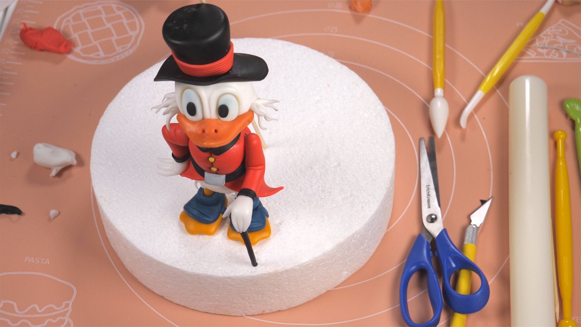 Uncle Scrooge - Fondant Cake Topper Tutorial 5