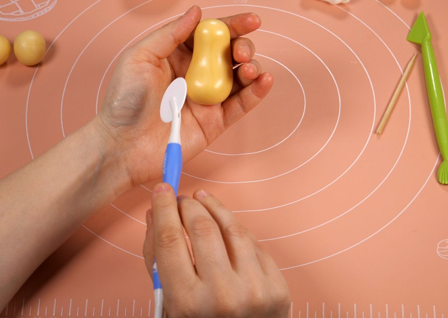 teddybear fondant cake topper step 1