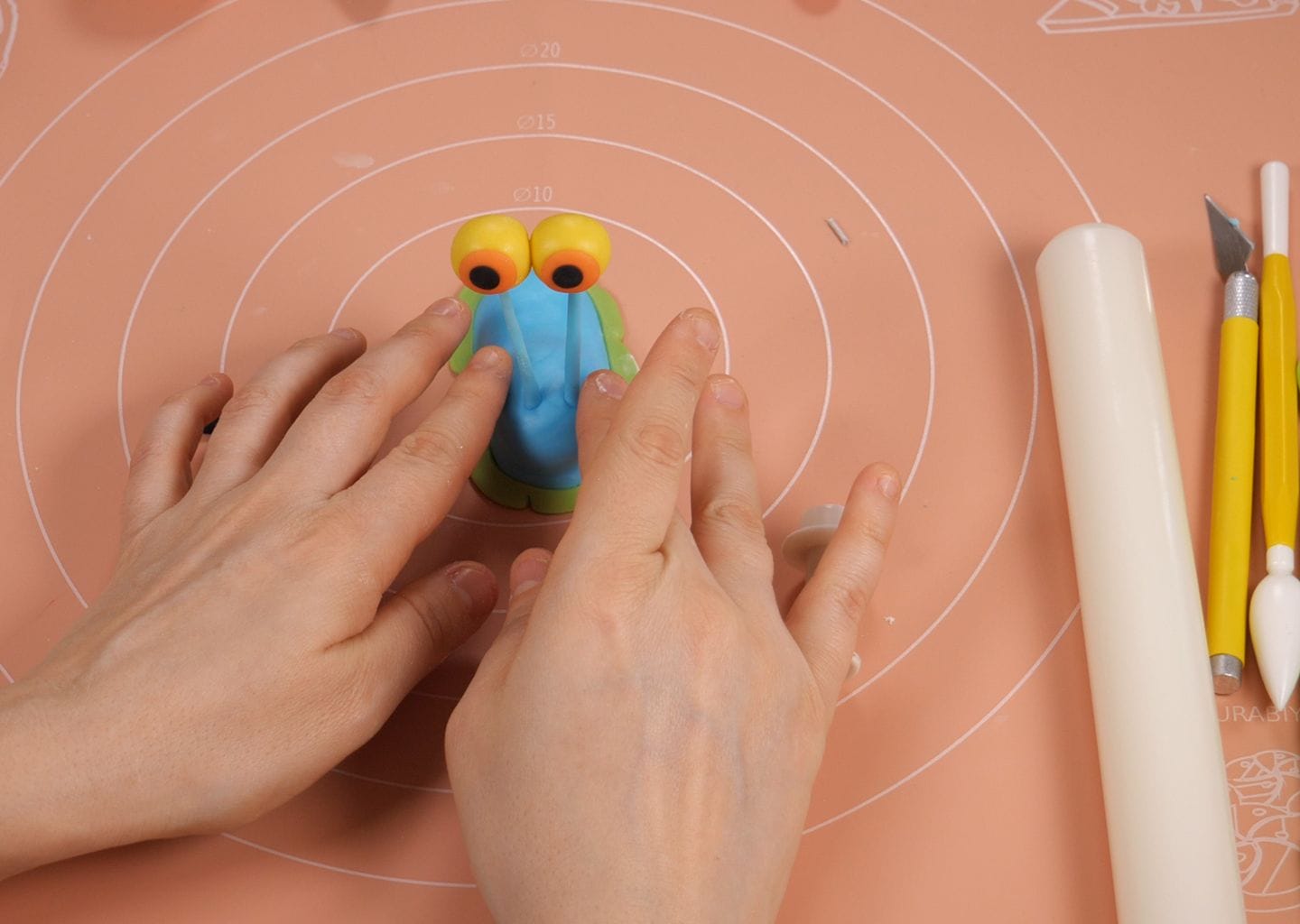 Gary from SpongeBob SquarePants fondant cake topper 2