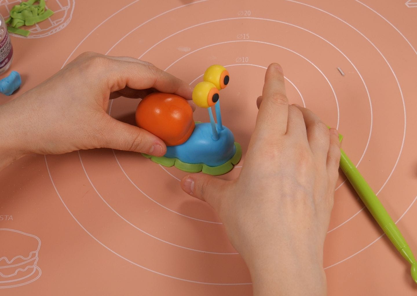 Gary from SpongeBob SquarePants fondant cake topper 3