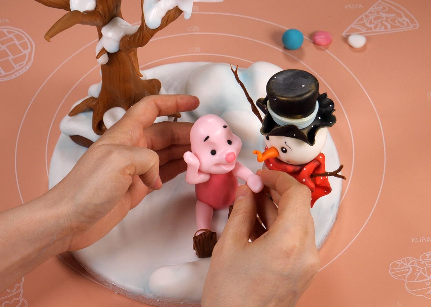 Piglet - fondant cake topper tutorial 4