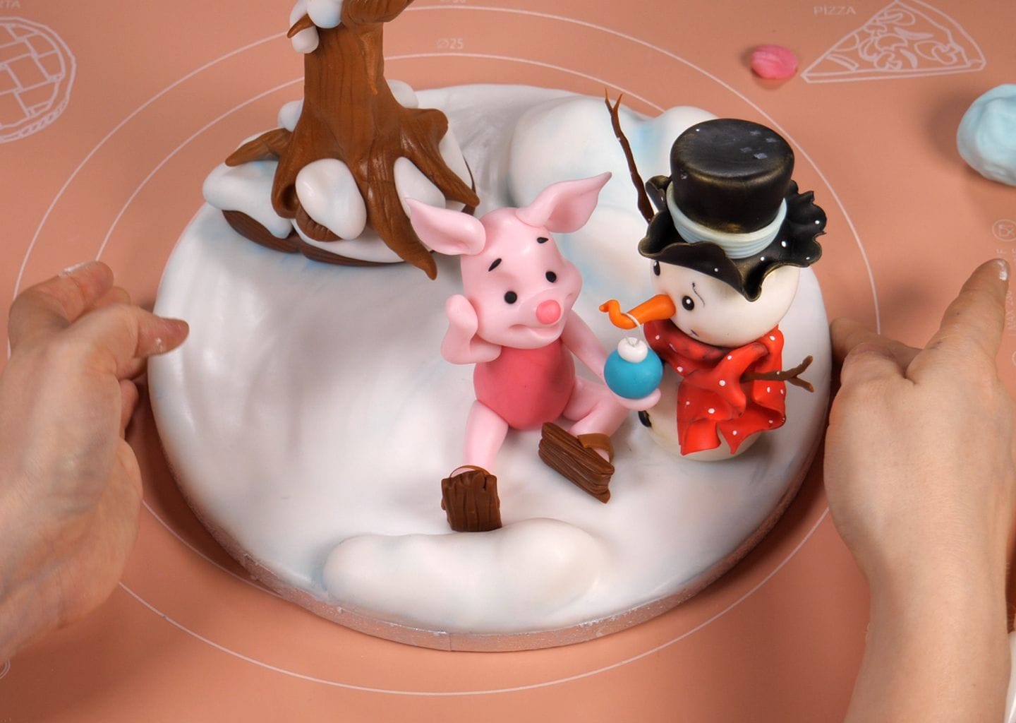 Piglet - fondant cake topper tutorial 5