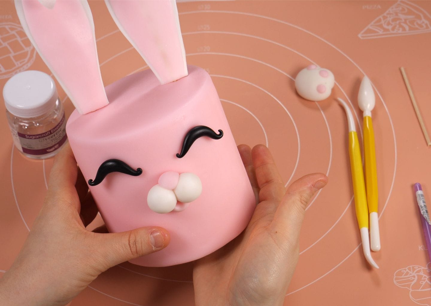 Fondant cake decoration - Eyebrows